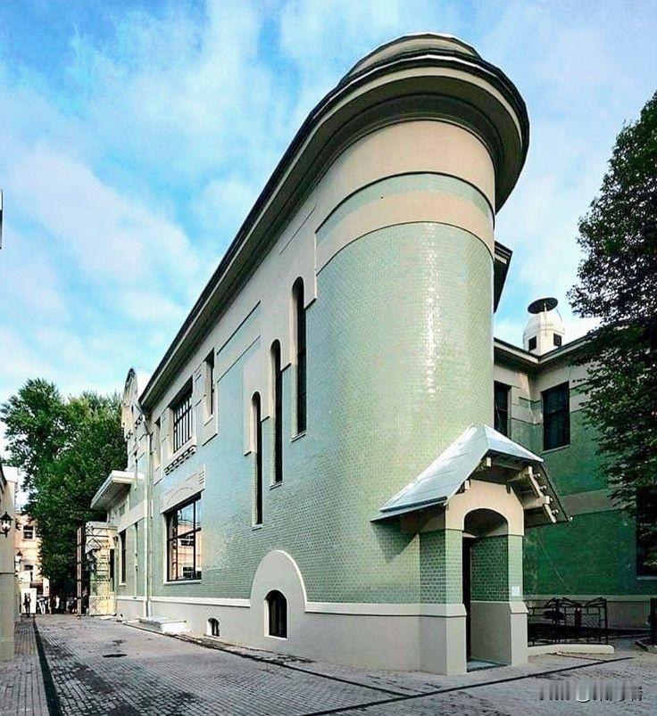 这是位于俄罗斯莫斯科的德罗公馆（Derozhinskaya Mansion / 