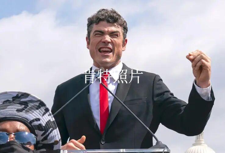 美高官因不满伊朗战争辞职有何意味美国这位高官是个明白人，他戳穿了美国对伊朗动武实