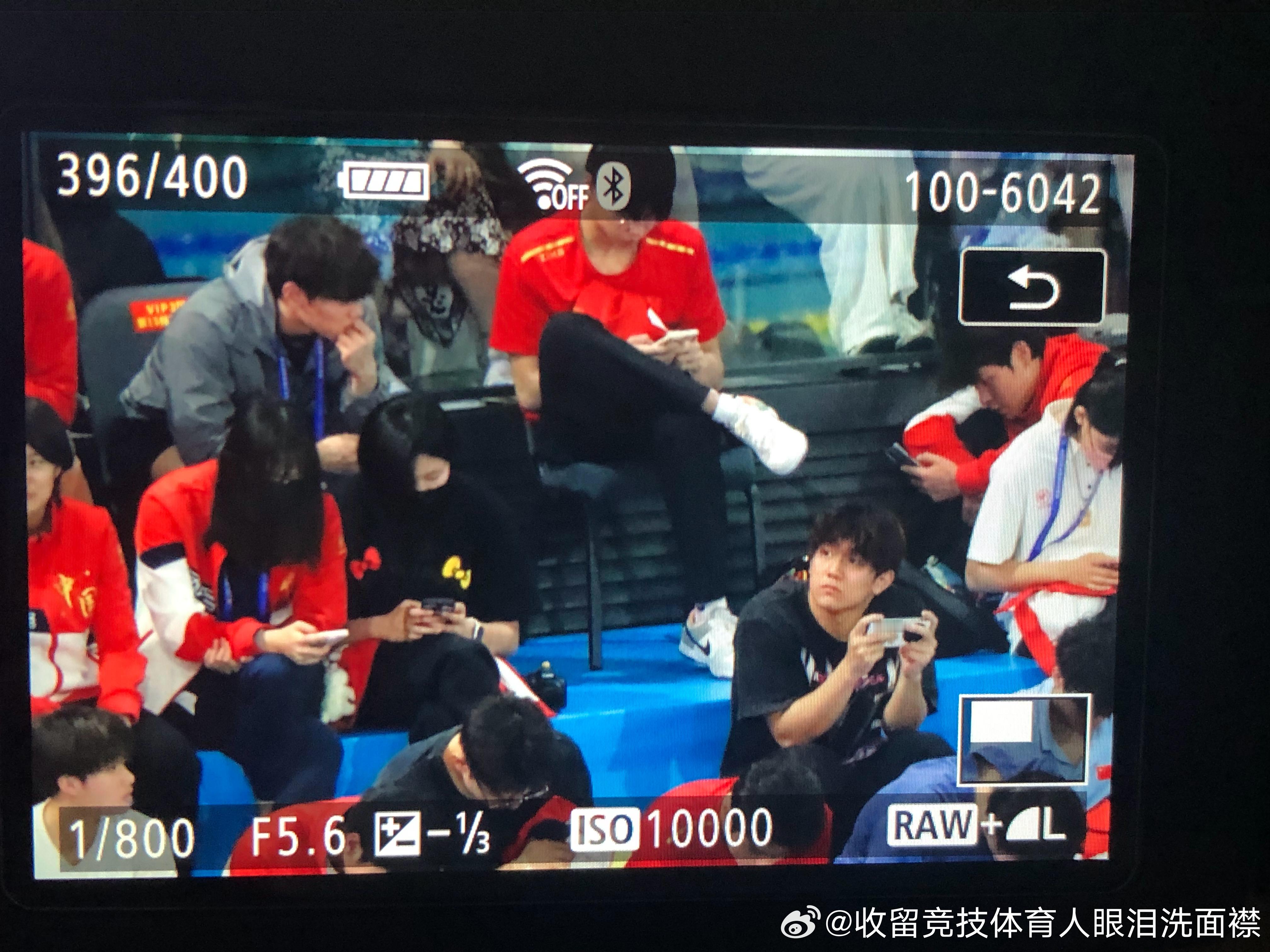 《抓拍》在看什么🤔️ ​​​