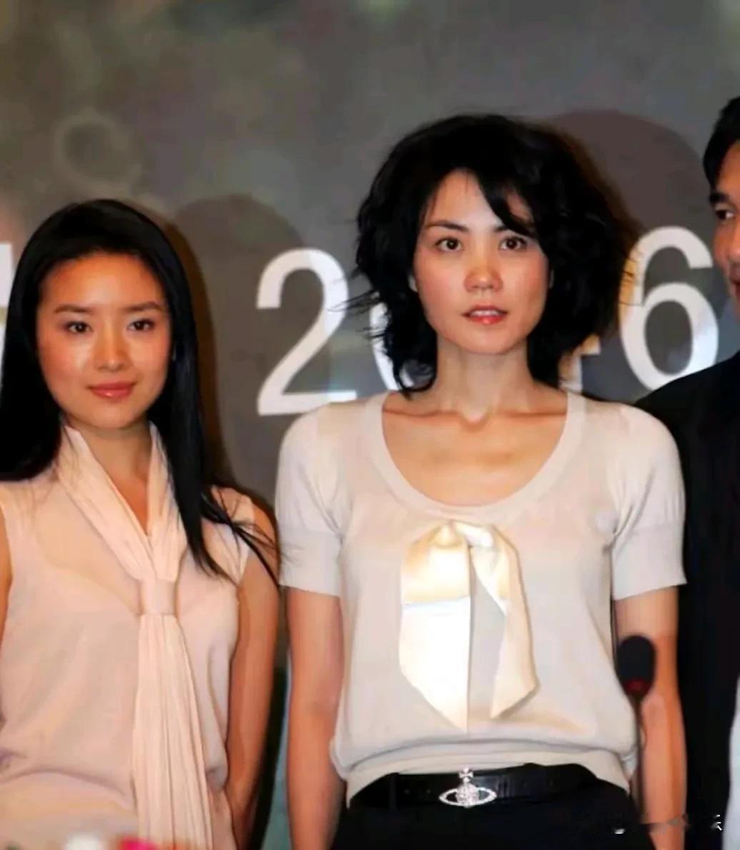 清冷女神董洁居然完全被王菲碾压，
同为清冷系美女，董洁的五官无可挑剔，
但却被气