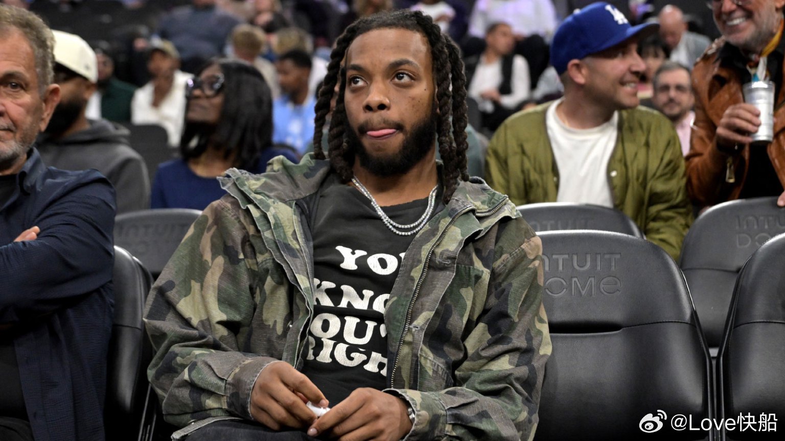 卢告诉加兰，他已经设想像当年在克利夫兰使用凯里·欧文那样使用他。“我就是这么跟他