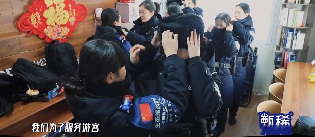 鹿晗和长白山警务队韩语对话鹿晗的韩语熟练度再次得到验证，长白山偶遇冰凌花女子警务