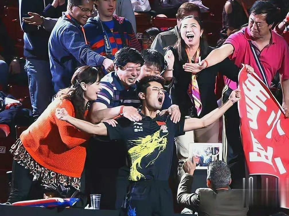 张继科说错了，

他说乒乓球的热度是他带起来的，

可是更多的人是因为景甜才知道