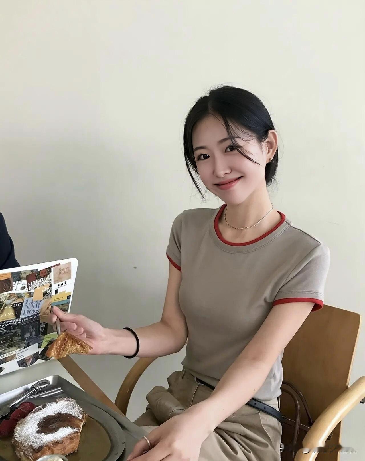 生活不管酸甜苦辣，
该吃吃，该喝喝
想多了心累 
管号自己的嘴让别人说去吧[笑哭