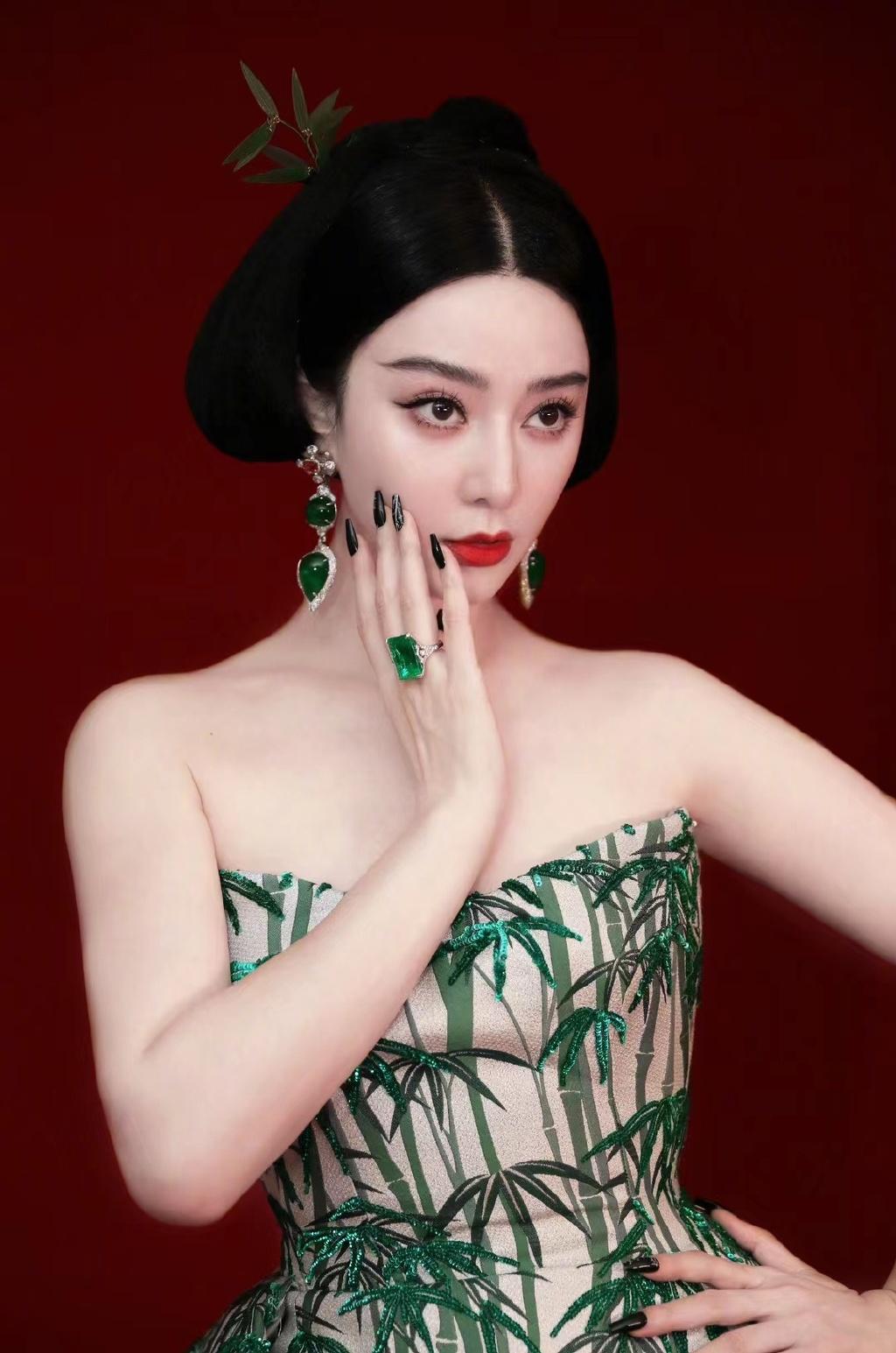 范冰冰又一次美到了国外，以国风造型闪耀回归戛纳！

戛纳红毯没有范冰冰是不完整的