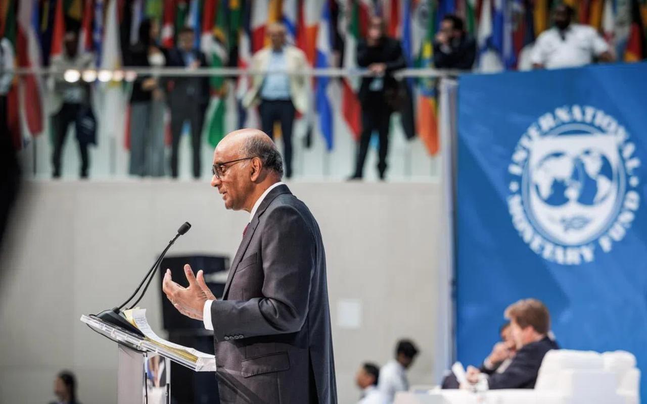 快讯！新加坡劝中国放弃自给自足，称美国还有绝招：把中国踢出SWIFT？
新加坡总