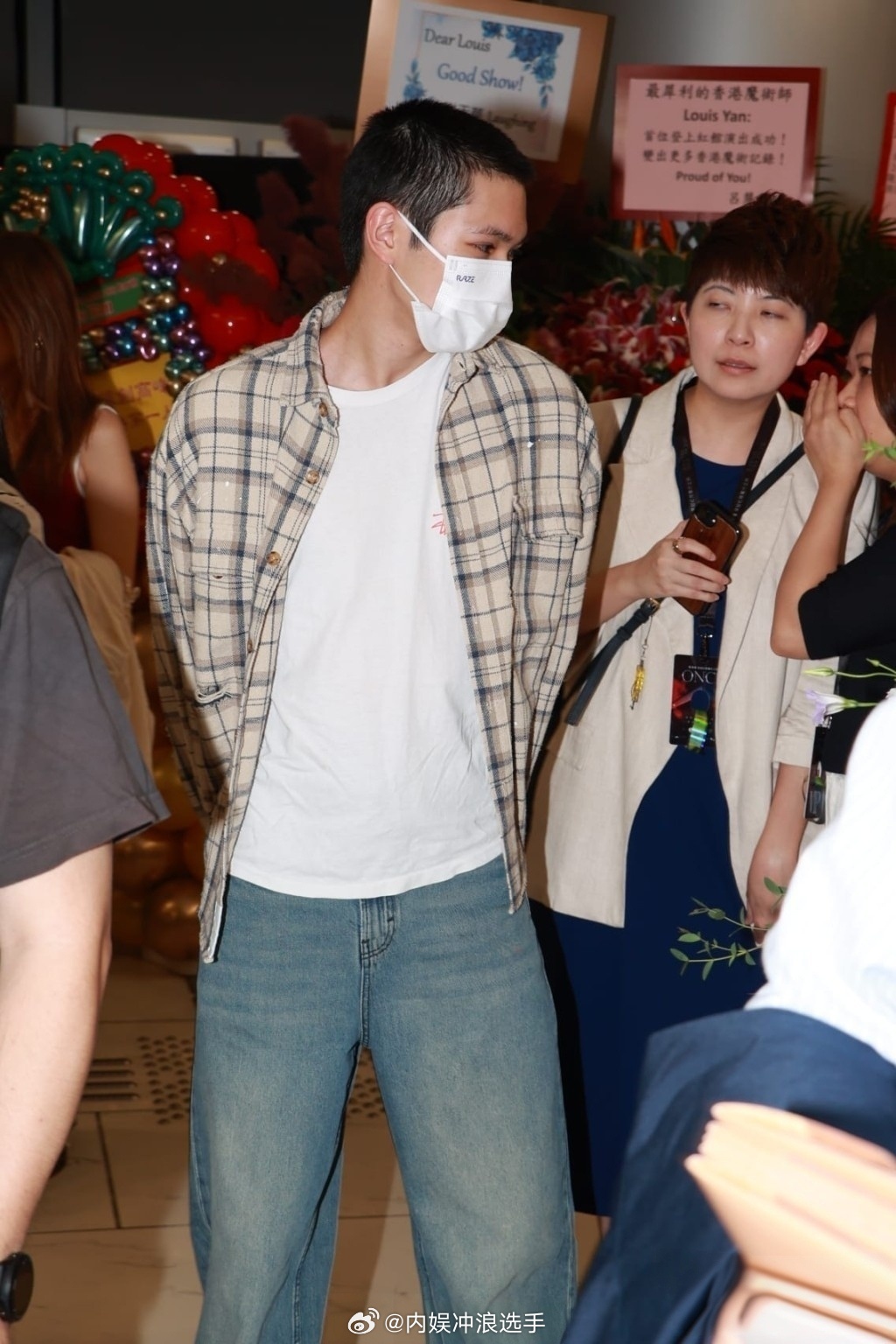 袁咏仪张智霖儿子19岁近照袁咏仪张智霖儿子寸头近照 袁咏仪张智霖儿子回港罕现身，