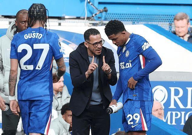 跟队：切尔西需要“脑部手术”，高层坚称今夏会签有经验的每日邮报切尔西跟队记者Ki