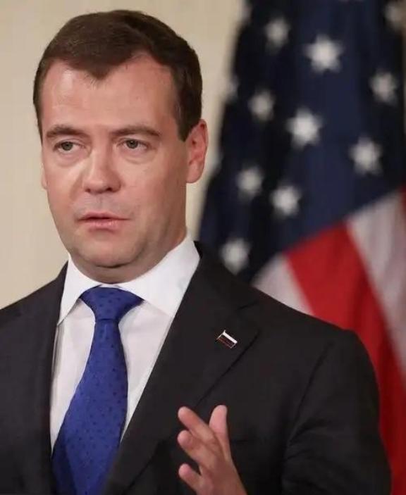 梅德韦杰夫：一旦战败，就用核弹攻击4个国家，让世界进入末日，将动用战略核武器针对