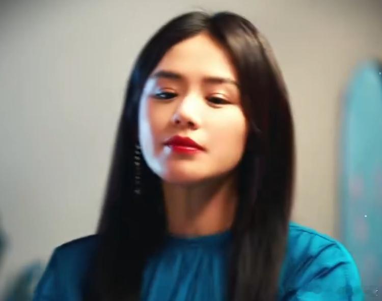 马思纯34秒视频换了18套造型 这速度简直绝了！34秒里18套造型无缝切换，每套