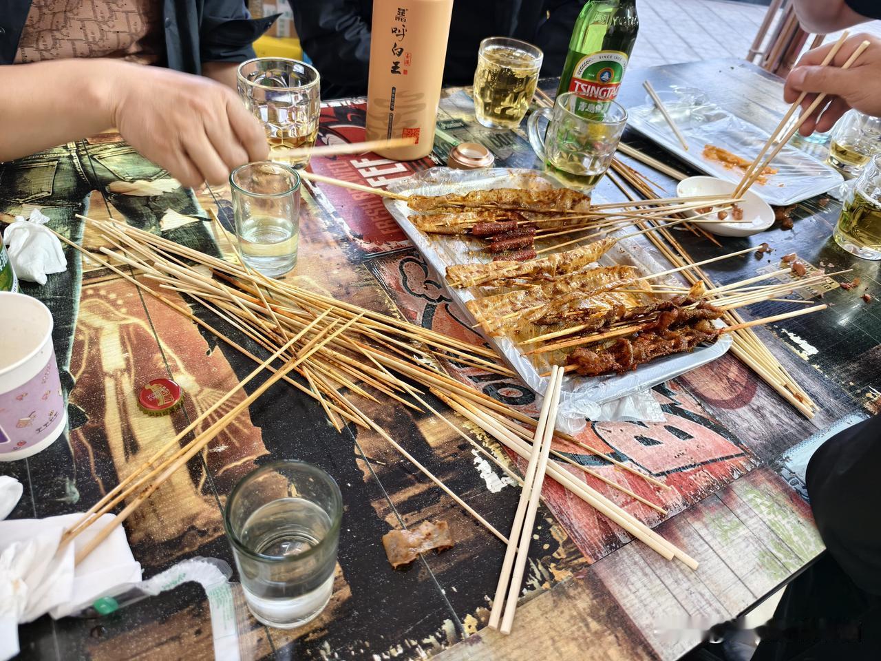 春日生活打卡季 山西偏关猫姐今年好像是第一次吃烧烤哇！本来肚子不舒服，多年的肠胃