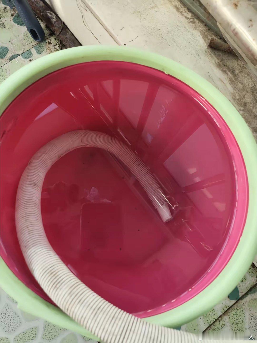 空调制冷水有毒吗？我养了一年多的鱼，只因往鱼缸里倒了些空调制冷水，鱼就全飘起来了