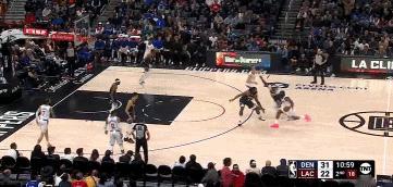 快船打了一波10-2，分差追到3分！#快船vs掘金# ​​​