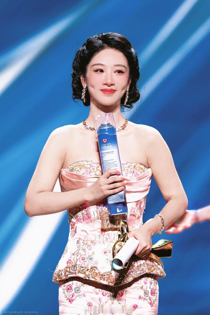 杨紫杨紫董竹君 yz杨紫玉兰花开君再来 你走进我心里的那一刻起，就没有人能代替你