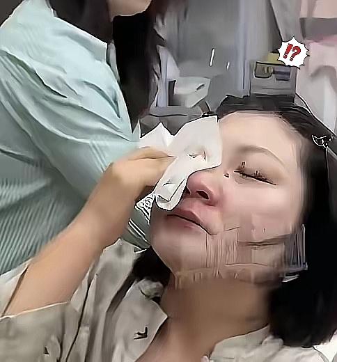 王暖暖离不了婚我忍了
她在ICU婆婆搬空家里我也忍了
但最不能忍的是，王暖暖彻底