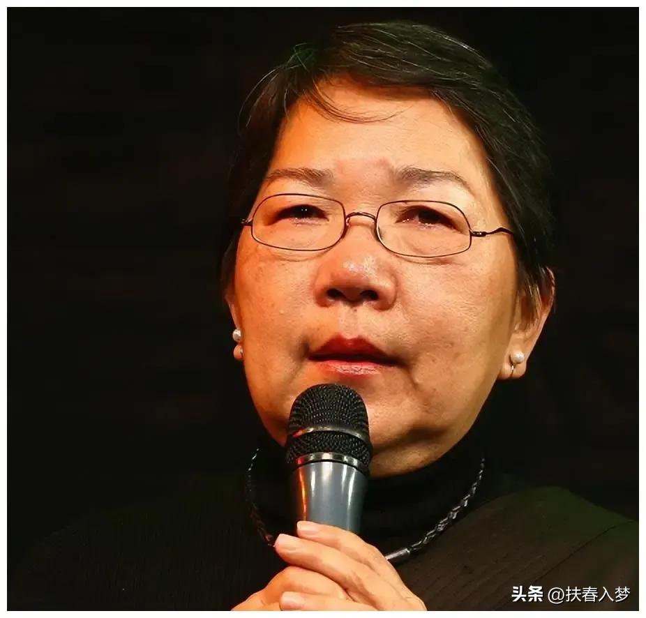 “愚公移山太可怕了！”2014年席慕蓉在南开大学演讲时，顺手给《愚公移山》判了“