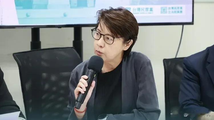 民调花1400万被质疑造假？黄珊珊：假民调不用委托人家

柯文哲政治献金被翻出花