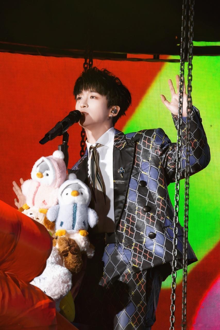 黄子弘凡最冷的地方跳最热的舞救命！零下低温丝毫不影响发挥，舞姿稳如泰山，力度与美