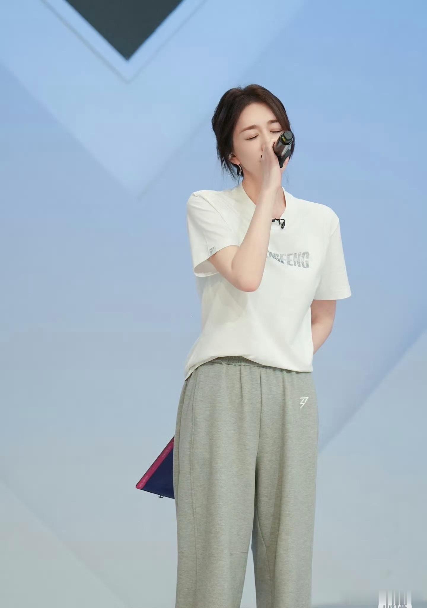 她不跟别人比，只跟昨天的自己比。李小冉 养成系乘风2026李小冉