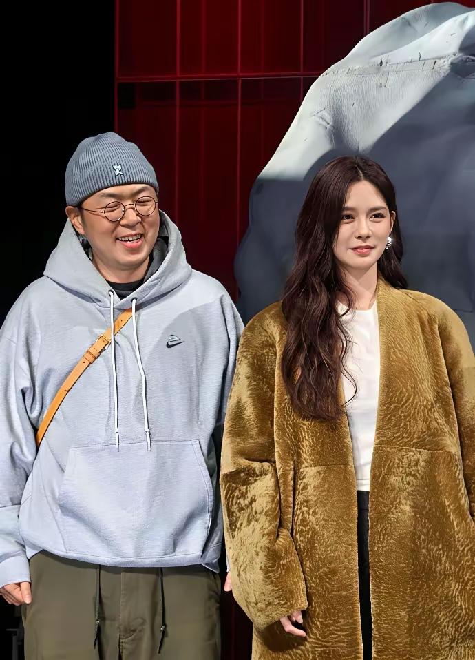 沈梦辰好美，旁边男的是谁