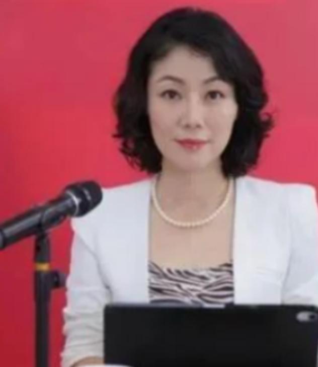 她被称为中国最贵的女秘书！据说年薪849万，虽已50岁了，还像个少女。这位女秘书