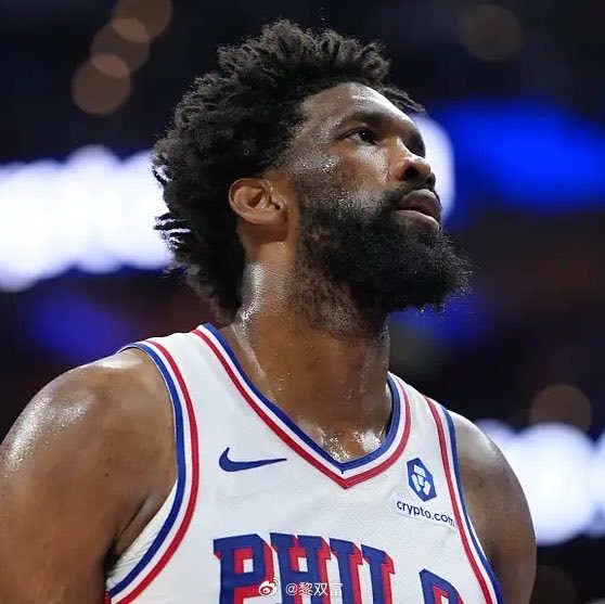 詹姆斯说他加盟76人的一个原因是，想帮助恩比德拿到第一个NBA总冠军，该做的都做