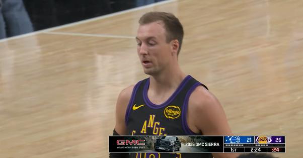 我忍不住要怒斥湖人主帅雷迪克！虽然今天湖人在主场以109：110惜败于魔术，但是