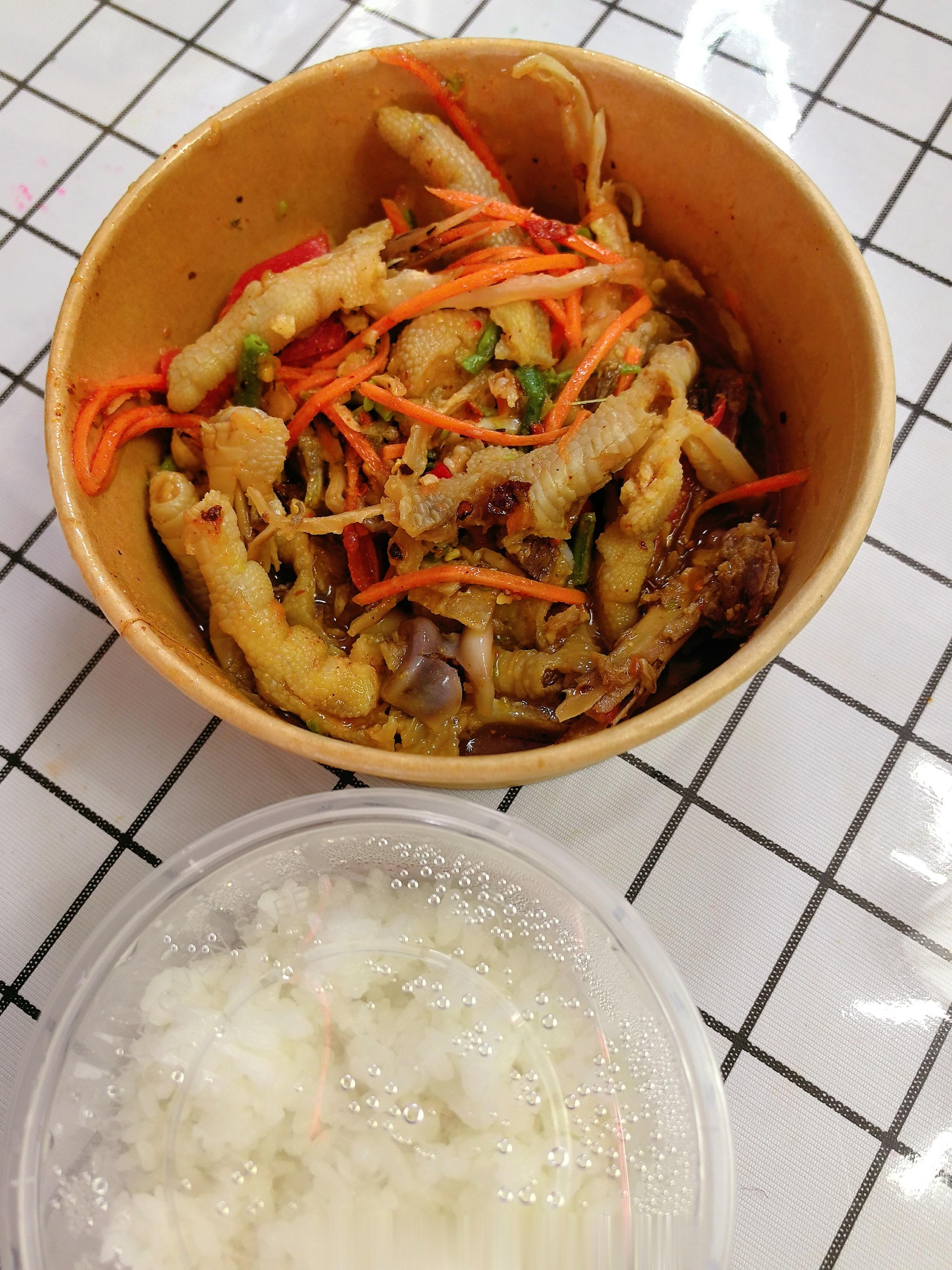 舂鸡脚来也[哈哈]生豇豆[笑cry]我不会吃成宋丹丹吧[允悲] ​​​