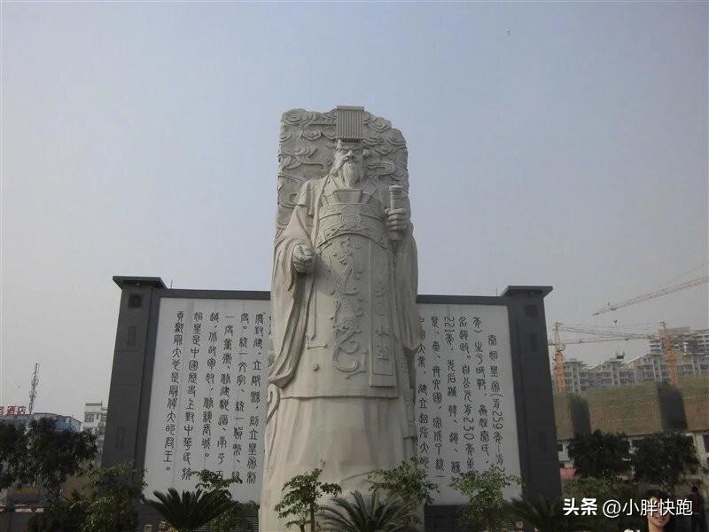 同事说，男人和男人在一起也能风生水起，女人和女人在一起也能开心快乐，唯独一男一女