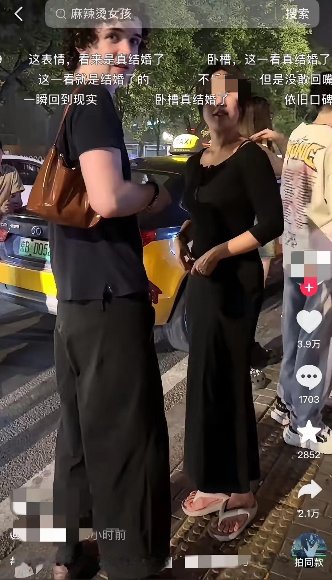 笑不活了，这就是大伙说的“麻辣烫女”是吧？搭讪外国小伙还被路人当场拆台，这波2: