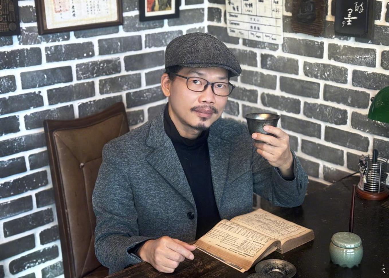 方文山助理阿豪针对曝方文山出轨一事回应台媒，表示「那个都是大家乱传的，当然不是！