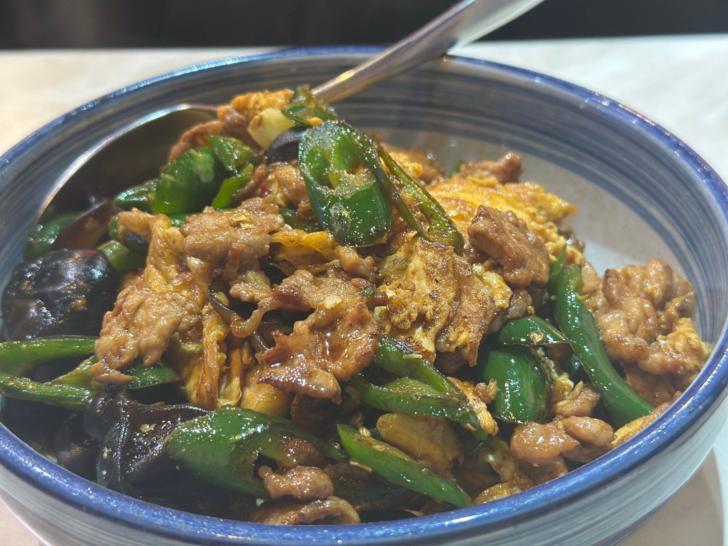 大家总爱说国外的街景啊店铺啊，多年不变；一道消失的焦香排骨，却让我体会到了什么叫