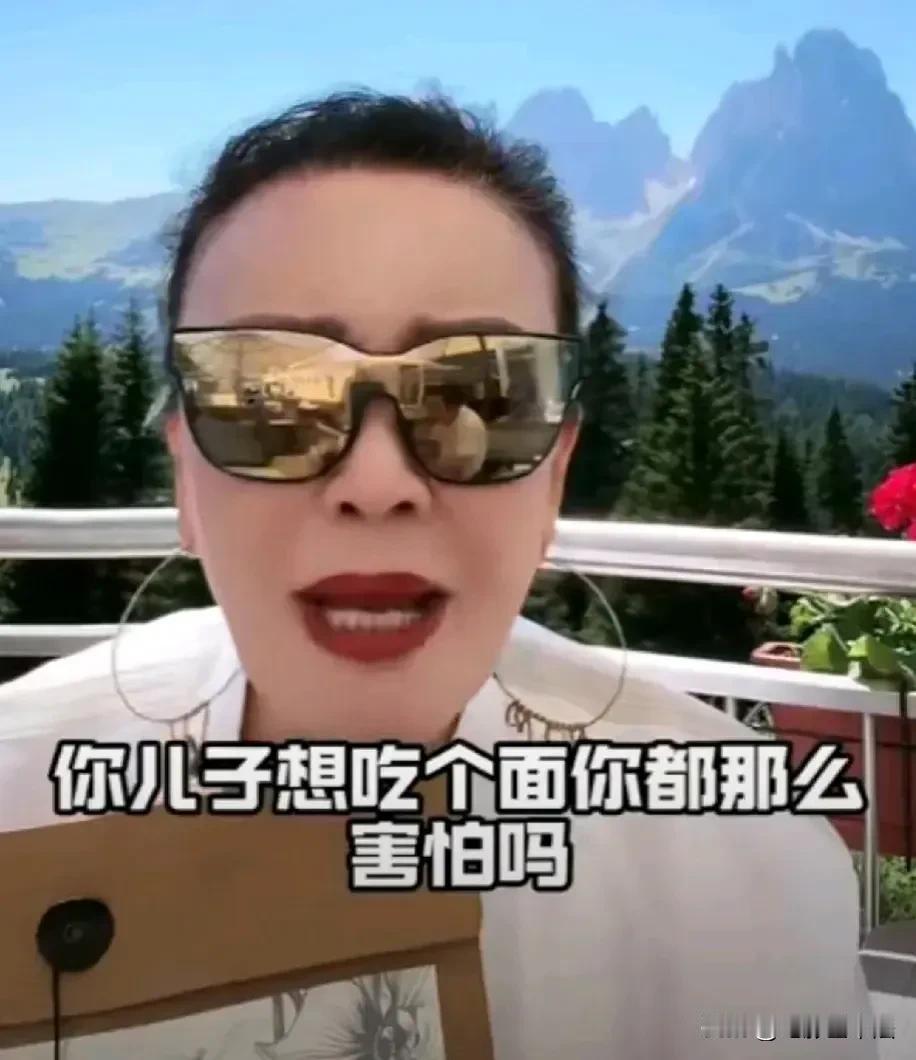 强势的母亲一般儿子都懦弱，张兰和汪小菲证明了这一点！

8月1日，张兰又怼自己的