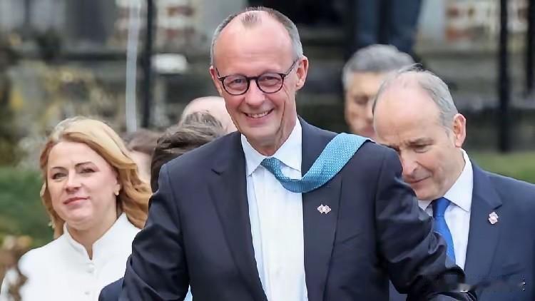 默茨总理在北京说，德国和中国是“世界三大工业化国家中的两个”，他声称，这是两国的