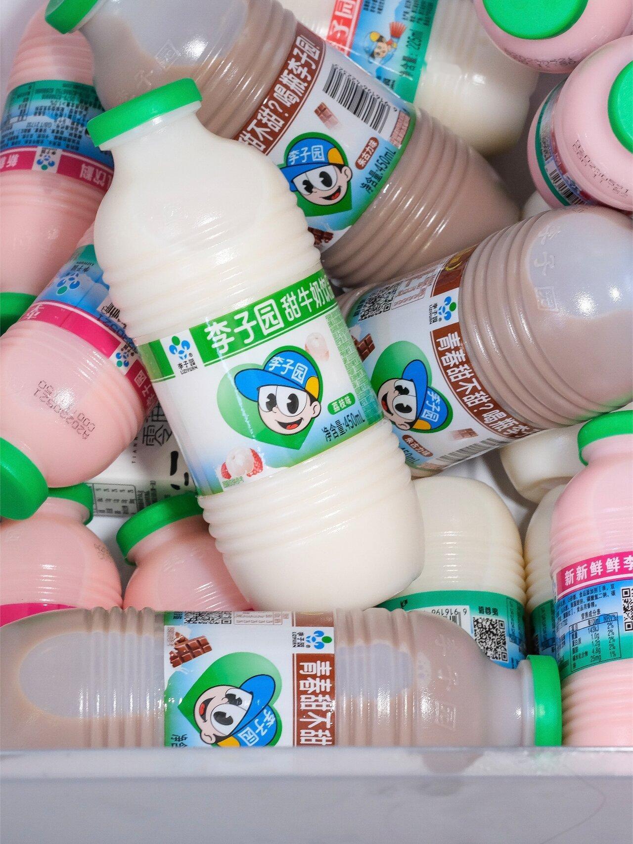 #小时候的甜牛奶你还在喝吗#你还记得“小时候的味道”吗？当时在学校里风靡一时，熟