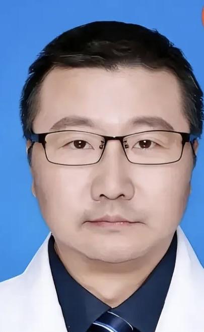 审计组去医院查账，查到一个医生头上，没查出贪污受贿，反倒查出个“穷光蛋”。得知真