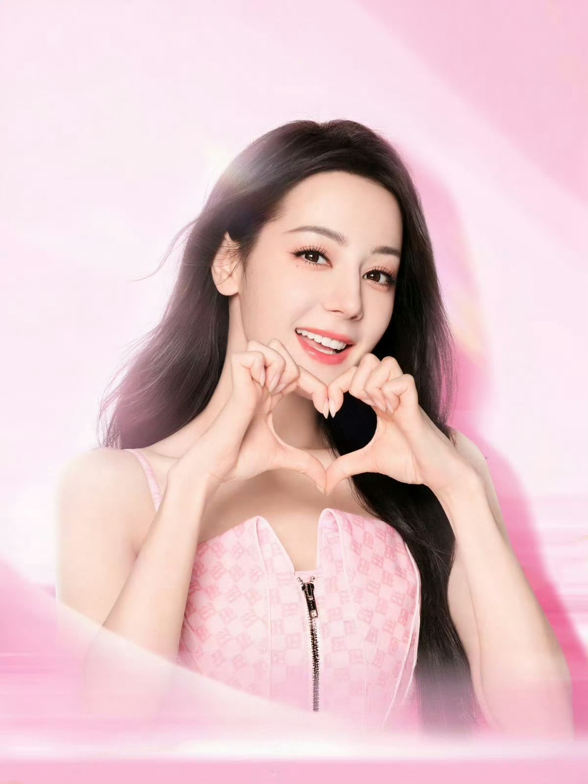 迪丽热巴迪丽热巴 dlrb 迪丽热巴卫蓝 吉祥的早晨，真诚的祝福，让美好的一天，