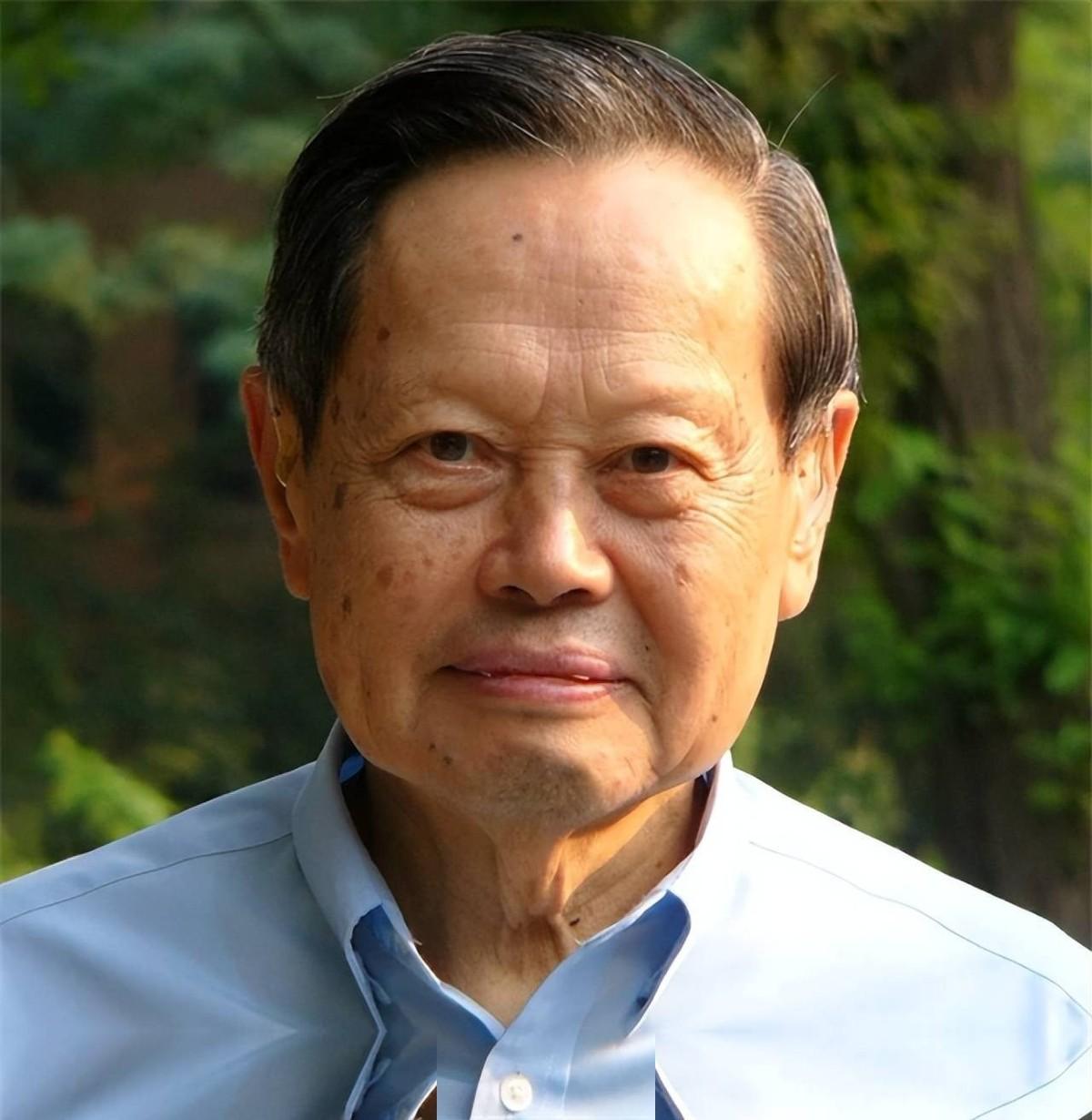 这是全球物理学史上影响力最大的十五个人。当中，杨振宁是一定进到前10的，懂的都懂