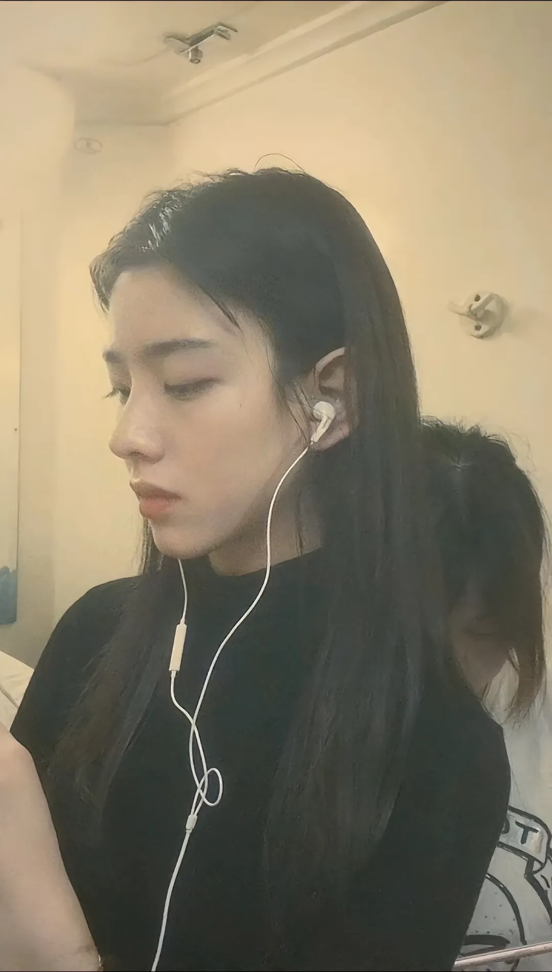 这眉骨生的 在游戏里高低得是个龙族 ​​​
