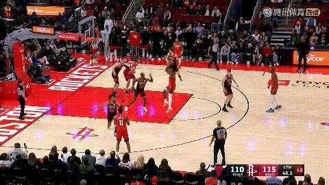 火箭巨星杜兰特真是老夫聊发少年狂！在今天火箭主场迎战公牛的比赛中，当时比赛进行到