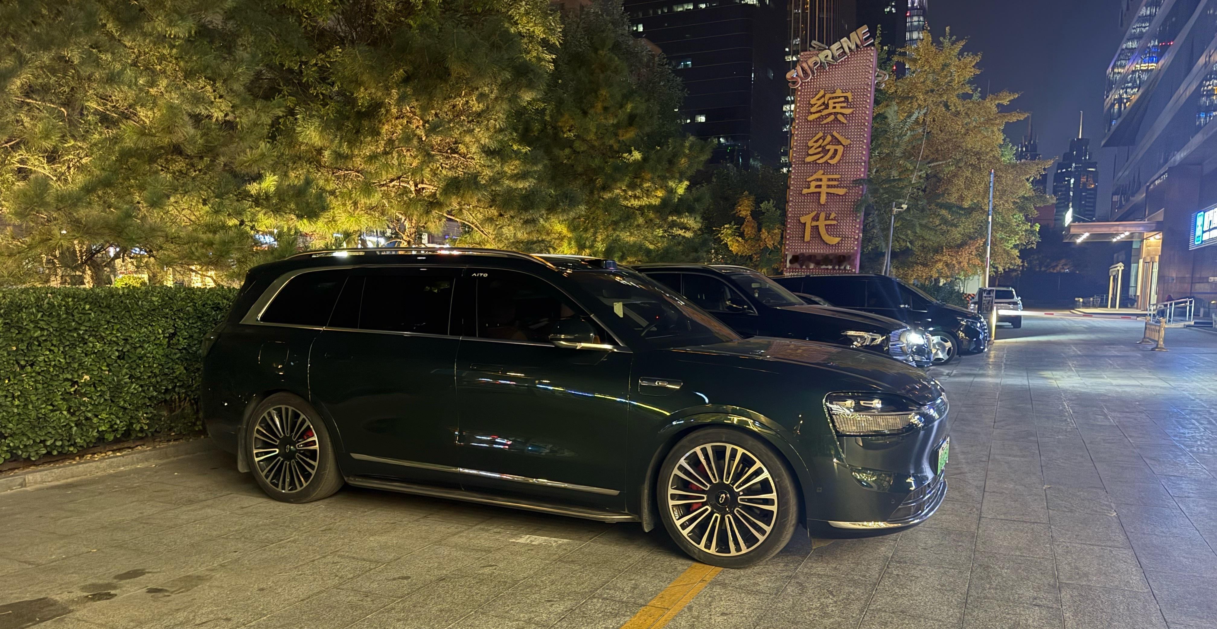 借了辆m9开了一天，底盘给7分，智驾我给9分，全程从市区到高速，往返300公里只