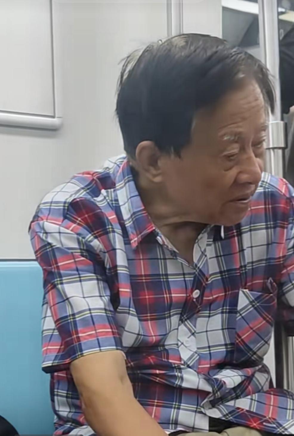 上海建工爷叔每天奔波几十公里，往返于鲁迅公园，也够累的，看样子昨天没有什么收获，