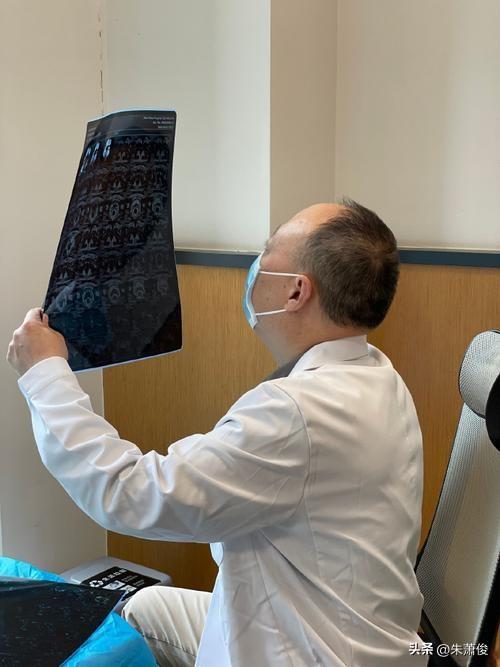 魏强，主任医师、教授、博士生导师，现任四川大学华西医院泌尿外科主任、泌尿外科研究