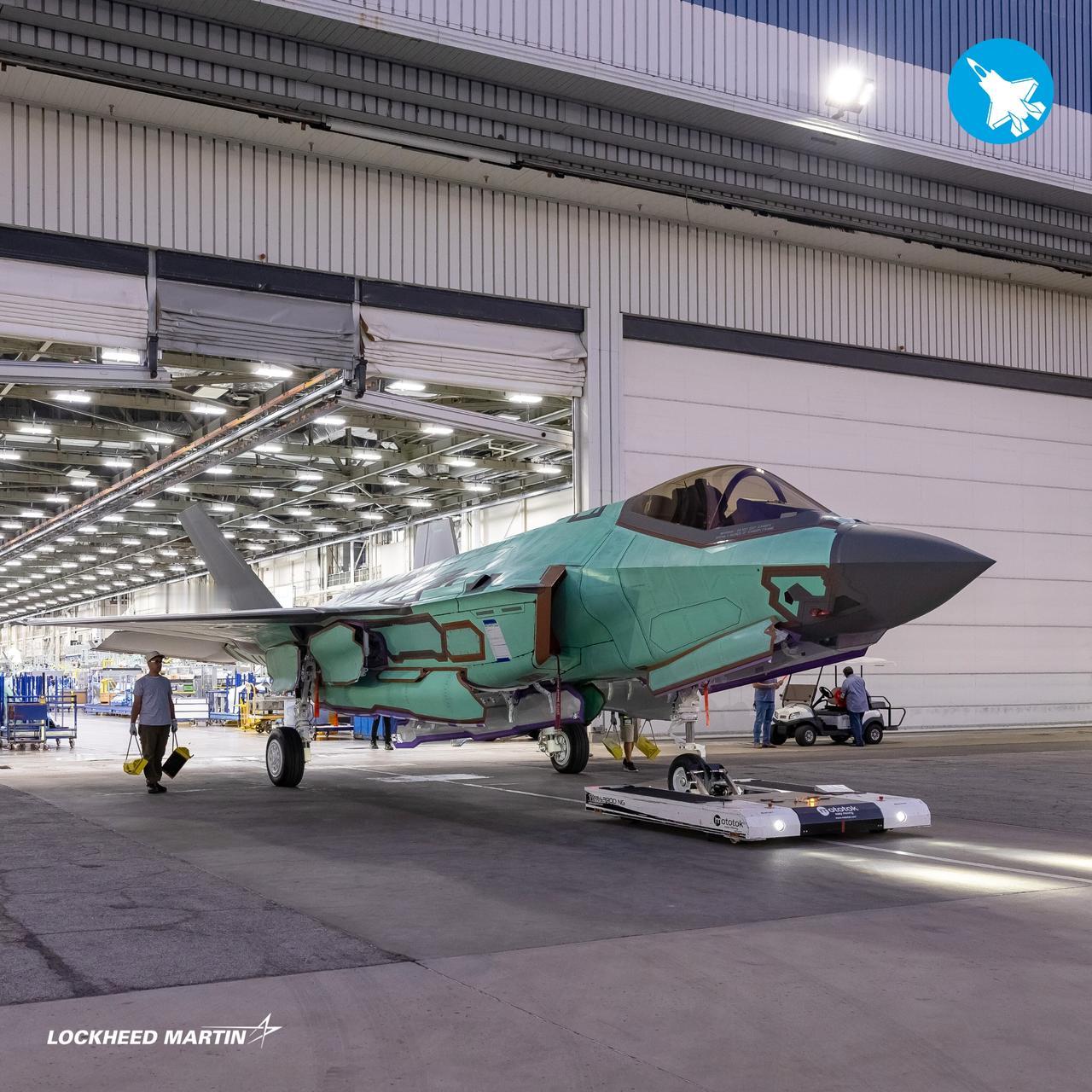 10月30日，洛马通过社交平台表示，芬兰空军首架F-35完成总装。