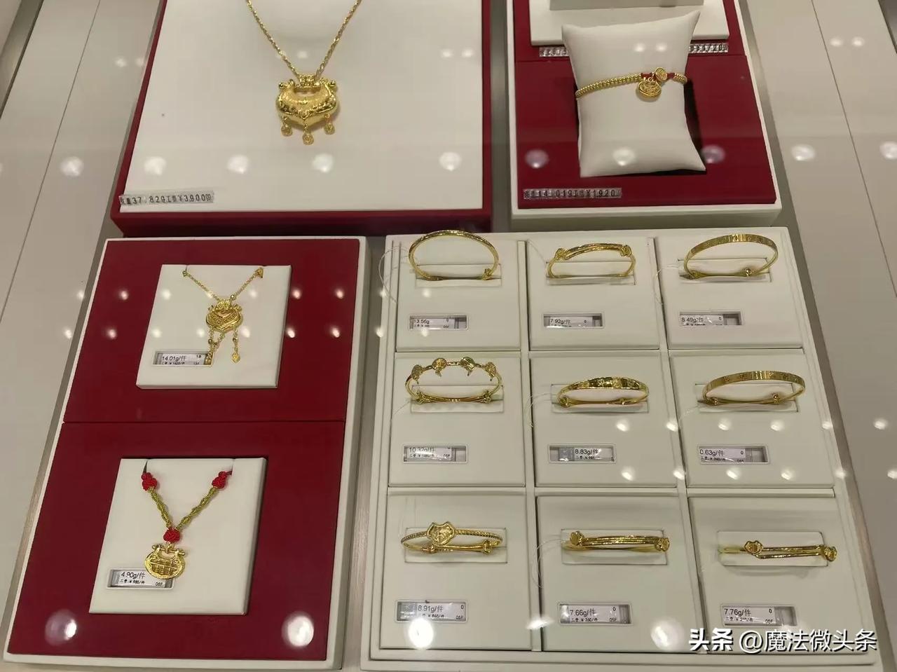 最近金价每克跌150元，白银较前期高点跌超四成，“避险资产”不避险了。3月以来，