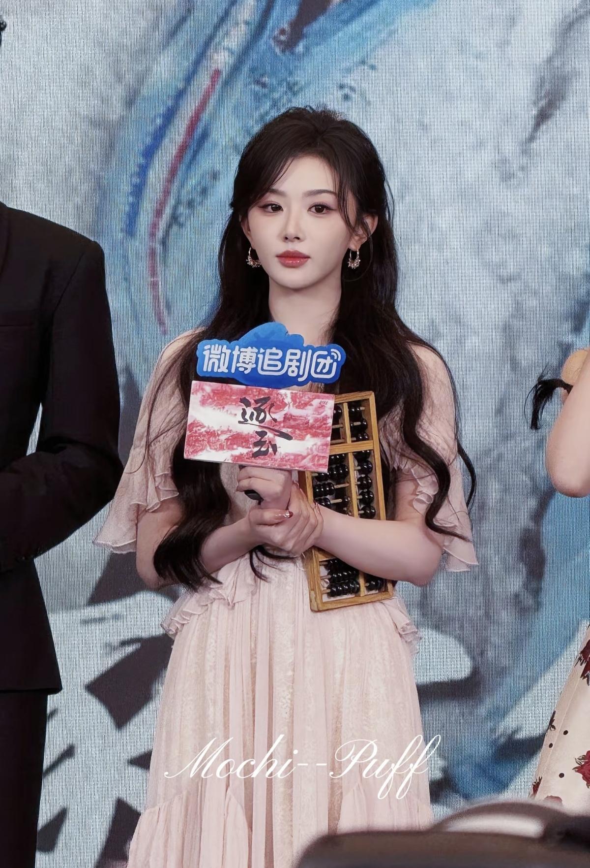 镜头定格的每一秒，都是温柔的回响[比心]
很高兴和大家在《逐玉》追剧团见面，我们