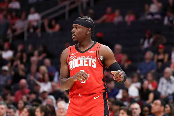 霍勒迪之前在火箭绝杀热火的比赛中的正负值+12，在火箭输公牛的比赛中的正负值高达