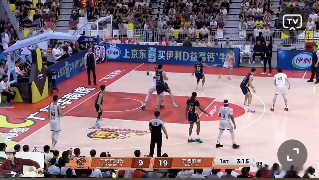 CBA第39轮广东主场77-74险胜宁波。 
   4月14日晚，CBA常规赛第