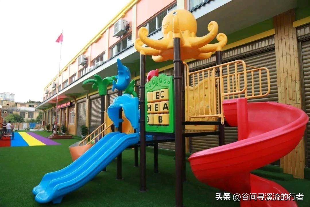 十年前，小孩子到了入园的年纪，周边不论公立私立，都还有好几所可供选择。学费加上保