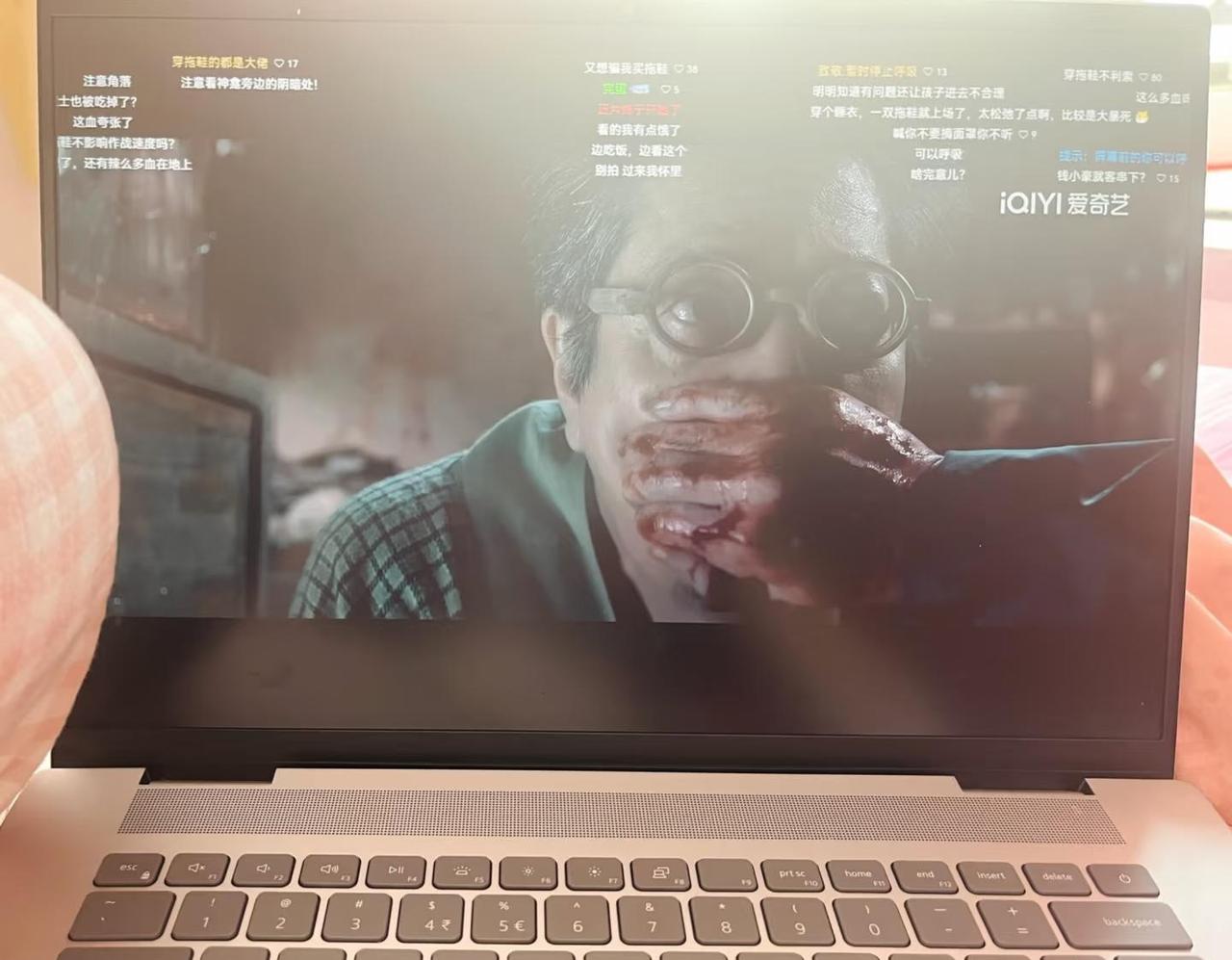 美好时光总是过的很快
来看个电影又是慵懒悠闲的一天，平淡中寻找快乐，很满足哈哈美